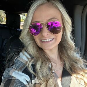 Meet your Posher, Maycee